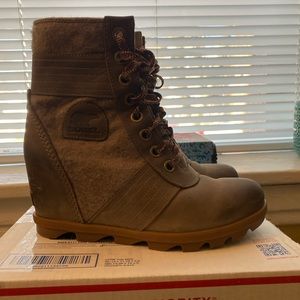 Sorel, Joan of Arctic Lexie Wedge Ankle Boots, Size 9
